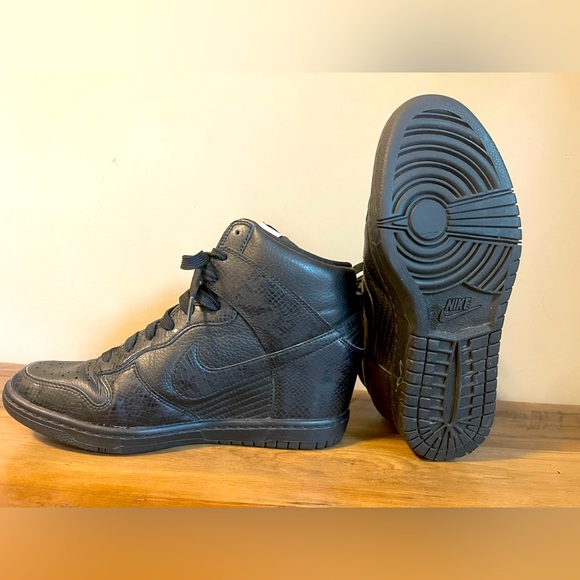 Nike black platform sneaker women’s US 9.5 - Picture 3 of 6